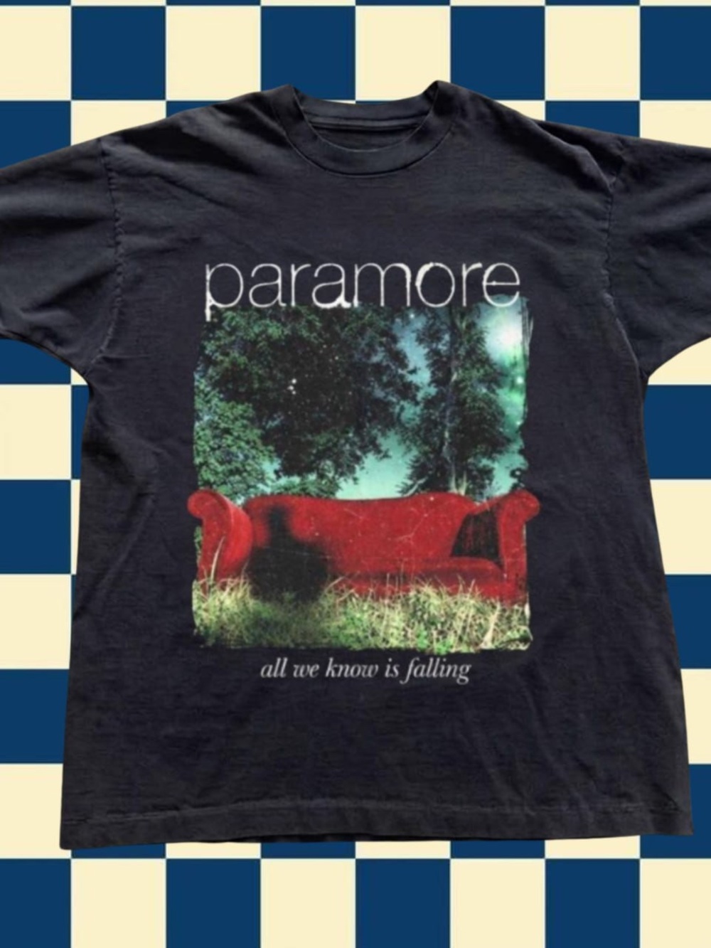 Gildan Black Short-Sleeve Tee with Red Couch Paramore Print